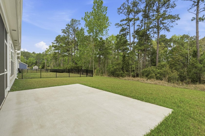 This popular Beazer Hickory model, built in April 2025, offers a - photo 34