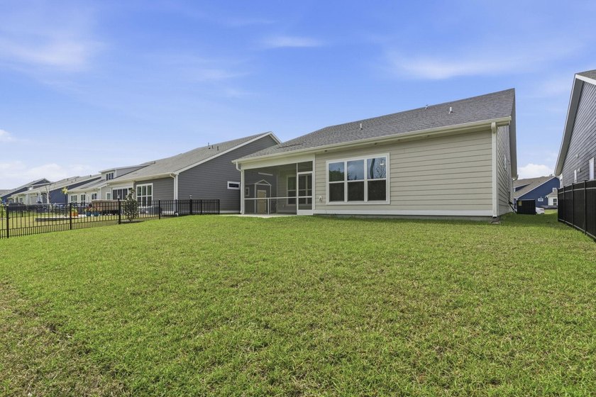 This popular Beazer Hickory model, built in April 2025, offers a - photo 36