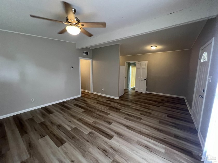 RECENTLY UPDATED 4 BEDROOM 1 BATHROOM HOME WITH 2021 ROOF - photo 4