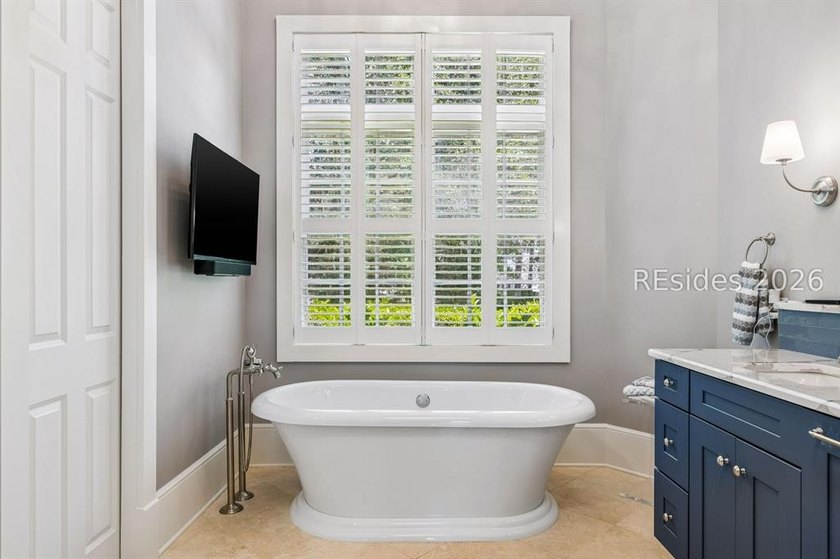 A refined luxury residence in Colleton River Club offering - photo 50