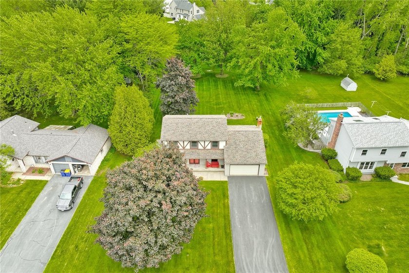 EXCEPTIONAL!!! LOVINGLY CARED FOR by PROUD OWNERS of 39 YEARS! - photo 2