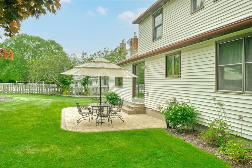 EXCEPTIONAL!!! LOVINGLY CARED FOR by PROUD OWNERS of 39 YEARS! - photo 6