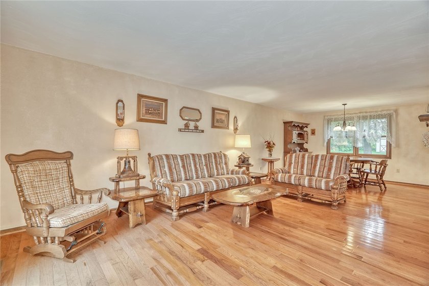 EXCEPTIONAL!!! LOVINGLY CARED FOR by PROUD OWNERS of 39 YEARS! - photo 10