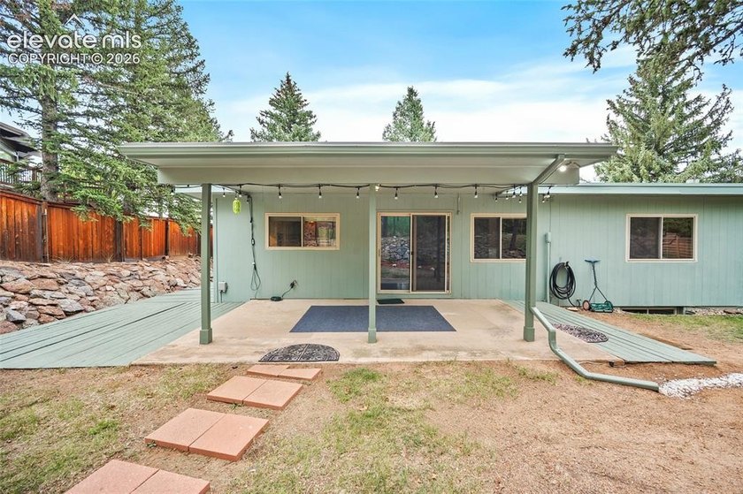 Welcome to this exceptional 5-bedroom, 3-bathroom home in Skyway - photo 13