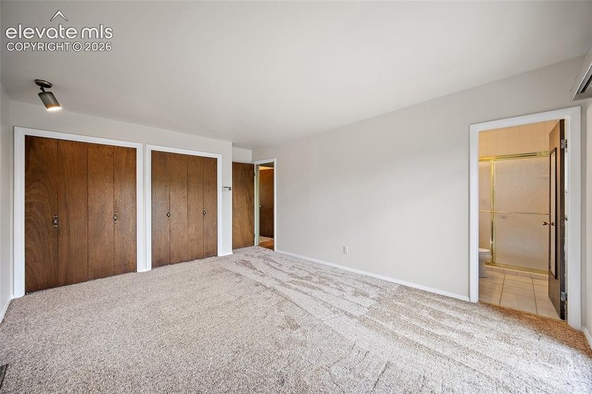 Welcome to this exceptional 5-bedroom, 3-bathroom home in Skyway - photo 19