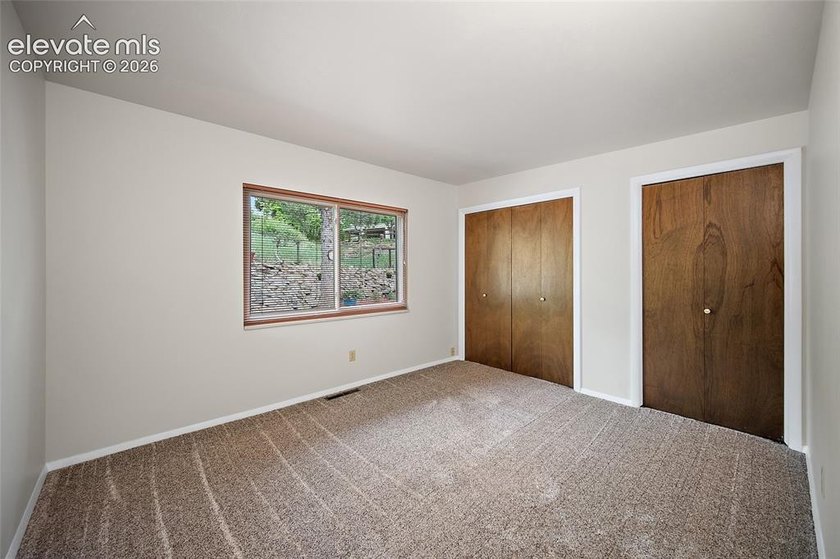 Welcome to this exceptional 5-bedroom, 3-bathroom home in Skyway - photo 21