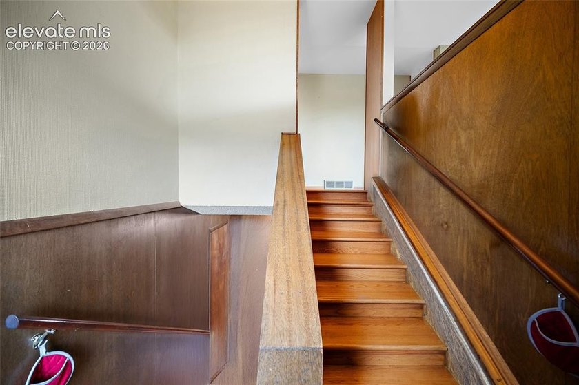 Welcome to this exceptional 5-bedroom, 3-bathroom home in Skyway - photo 25