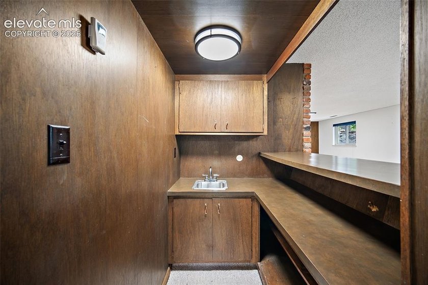 Welcome to this exceptional 5-bedroom, 3-bathroom home in Skyway - photo 29