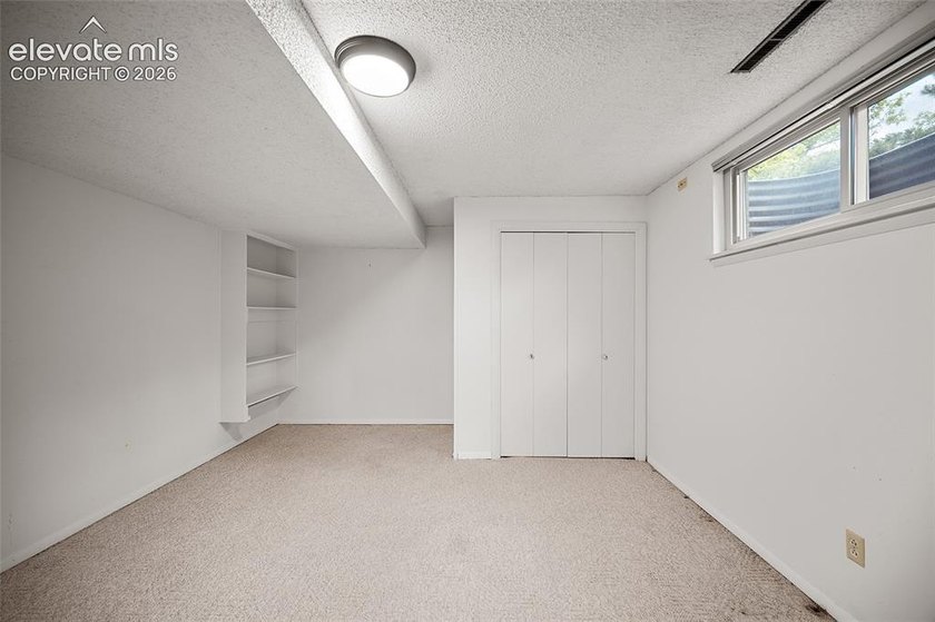 Welcome to this exceptional 5-bedroom, 3-bathroom home in Skyway - photo 33