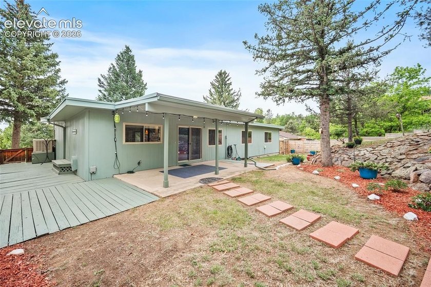 Welcome to this exceptional 5-bedroom, 3-bathroom home in Skyway - photo 34