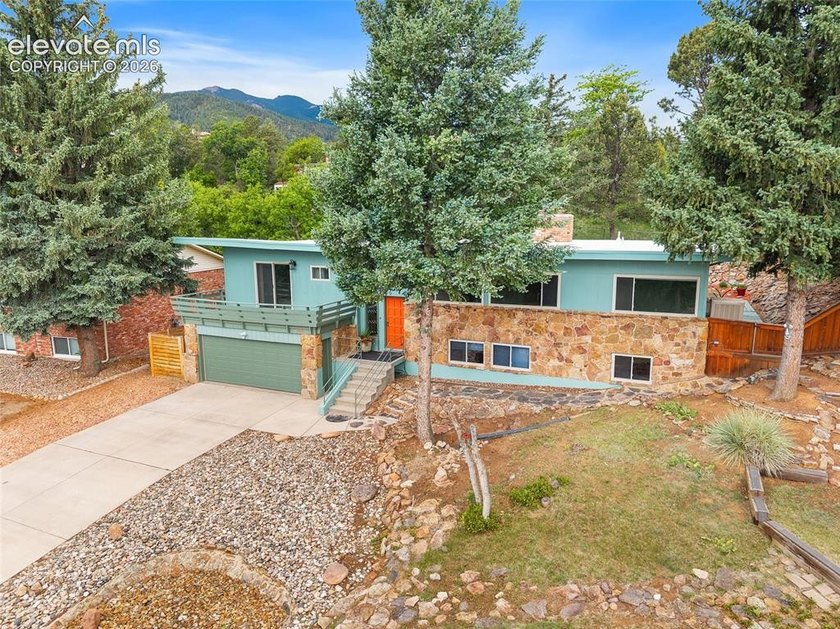 Welcome to this exceptional 5-bedroom, 3-bathroom home in Skyway - photo 39