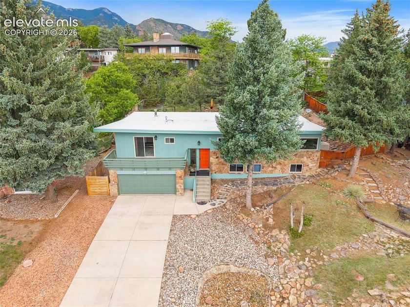 Welcome to this exceptional 5-bedroom, 3-bathroom home in Skyway - photo 40
