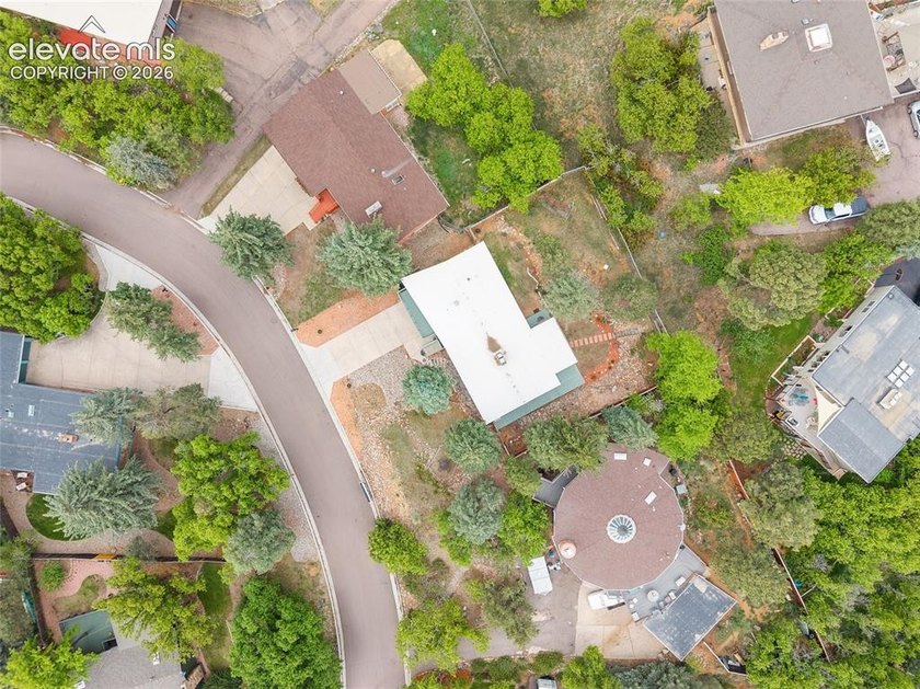 Welcome to this exceptional 5-bedroom, 3-bathroom home in Skyway - photo 41