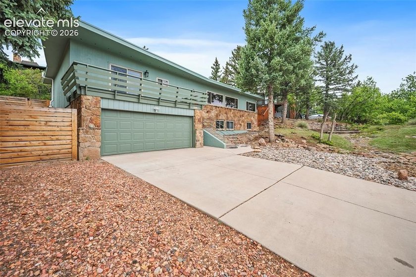 Welcome to this exceptional 5-bedroom, 3-bathroom home in Skyway - photo 49