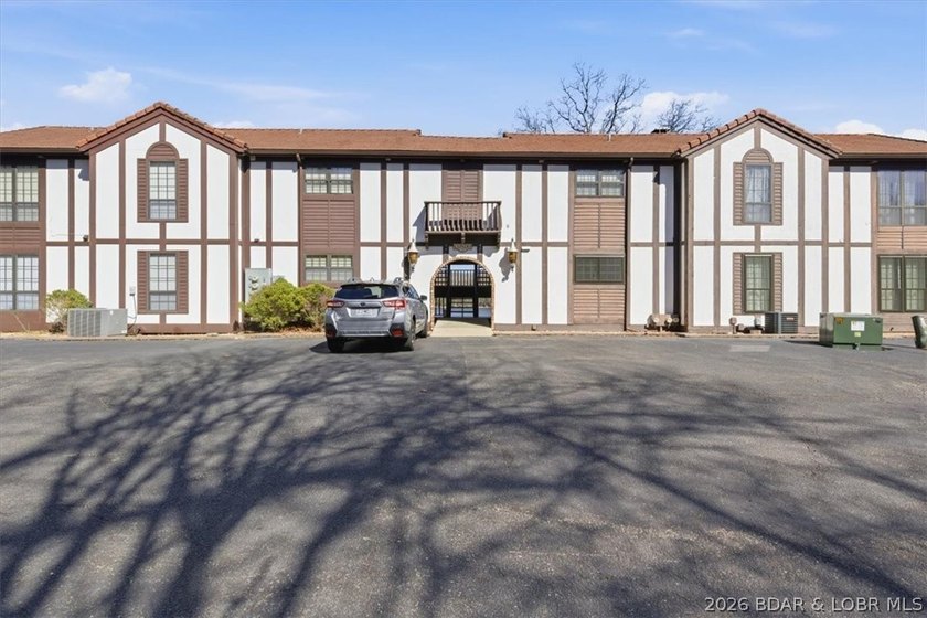 Looking for the perfect lake retreat? This Osage Heritage condo - photo 2