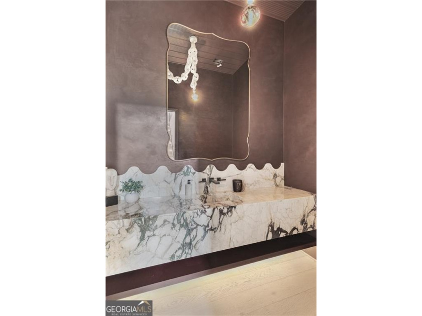 Crafted as a true statement piece, this extraordinary custom - photo 12