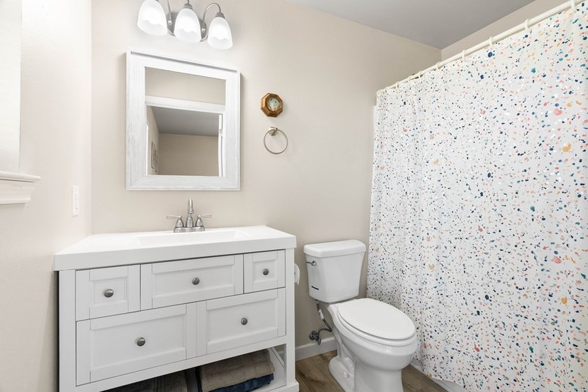 Charming Coastal Retreat in Holiday Beach W. Discover your - photo 14