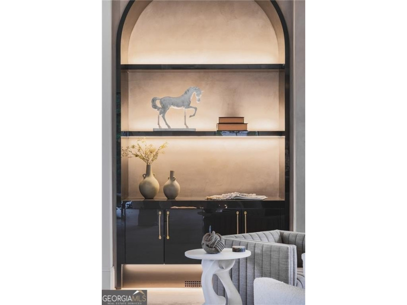 Crafted as a true statement piece, this extraordinary custom - photo 15