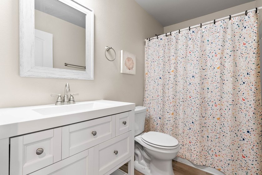 Charming Coastal Retreat in Holiday Beach W. Discover your - photo 17