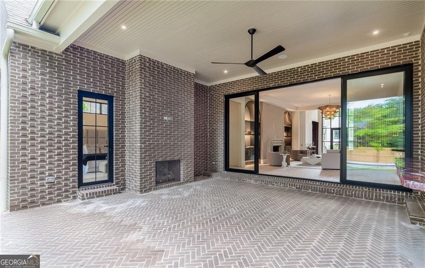 Crafted as a true statement piece, this extraordinary custom - photo 18