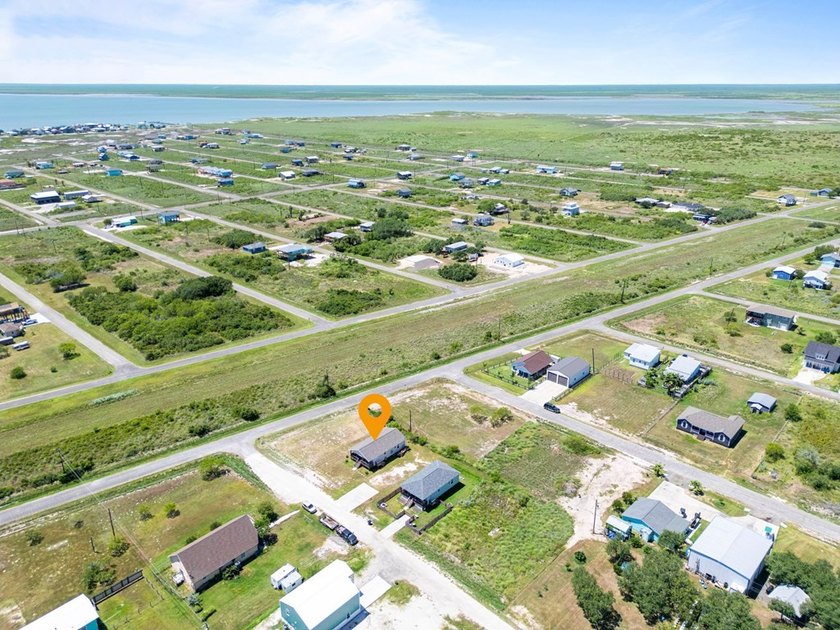 Charming Coastal Retreat in Holiday Beach W. Discover your - photo 21