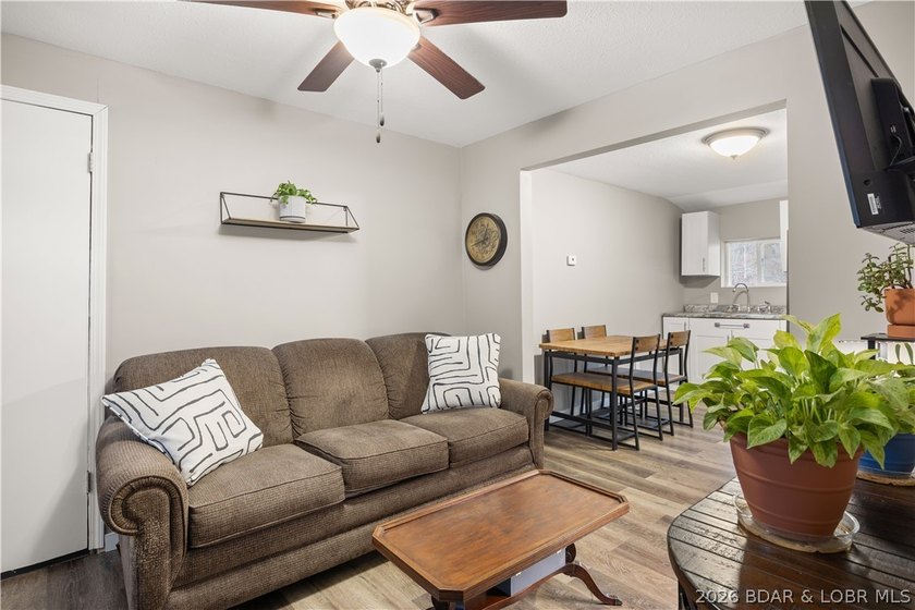 Welcome to the perfect blend of modern living and industrial - photo 7