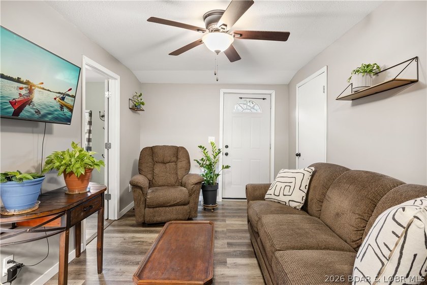 Welcome to the perfect blend of modern living and industrial - photo 8