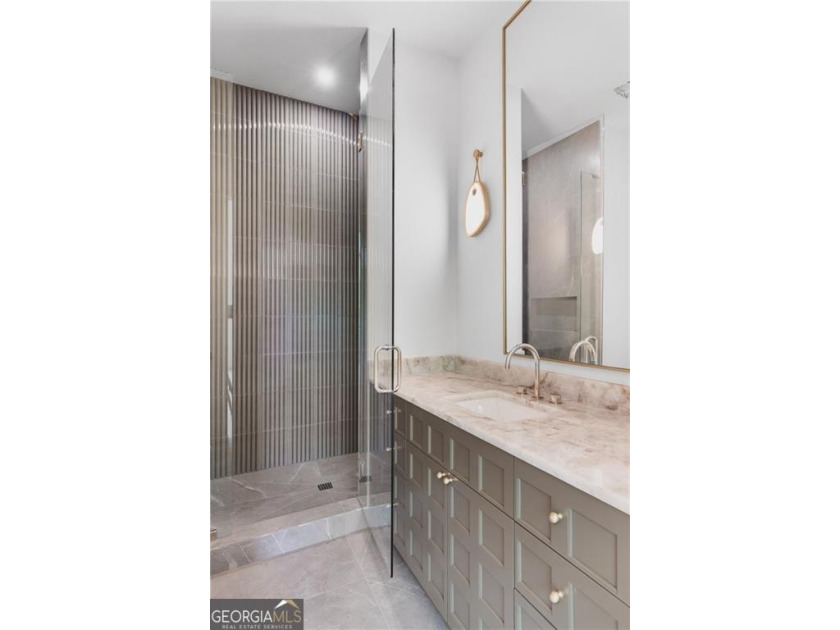 Crafted as a true statement piece, this extraordinary custom - photo 45