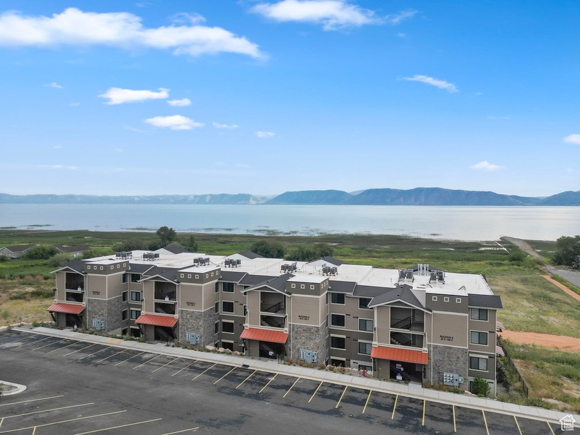 Modern Luxury Condo Near Bear Lake Short term rental Approved - photo 10
