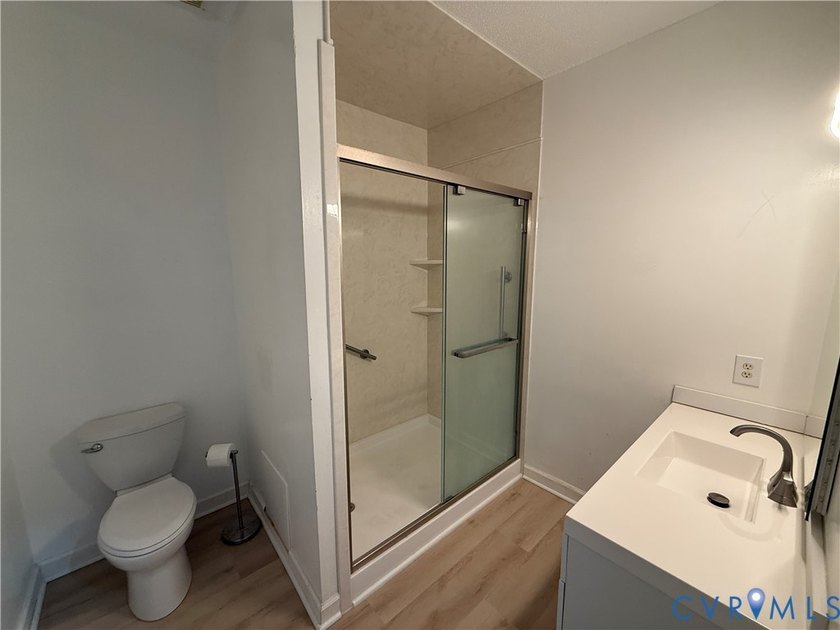 Welcome to this beautifully renovated first-floor condominium - photo 12