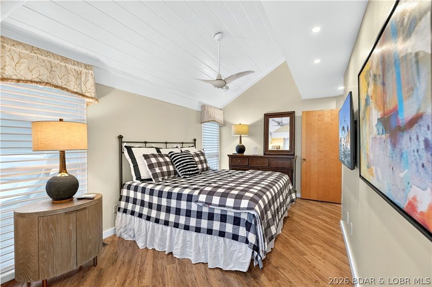 Distinctive architecture meets effortless lake living in this - photo 13