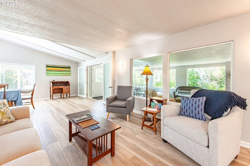 Turnkey remodeled manufactured home in Greentrees East Village - photo 13