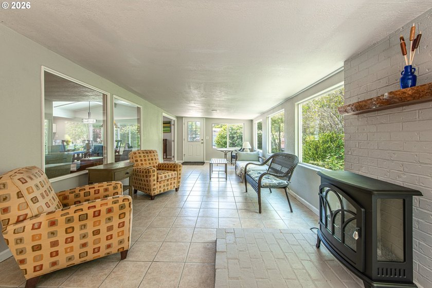 Turnkey remodeled manufactured home in Greentrees East Village - photo 16