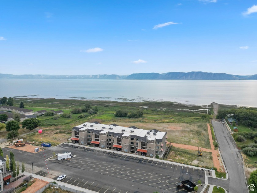 Modern Luxury Condo Near Bear Lake Short term rental Approved - photo 2