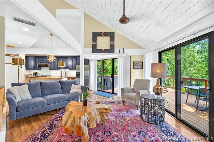 Distinctive architecture meets effortless lake living in this - photo 23