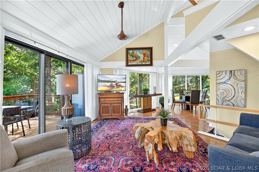 Distinctive architecture meets effortless lake living in this - photo 26