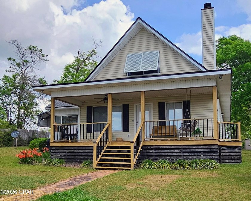 Beautiful lakefront single-family home on a full acre at the end - photo 6