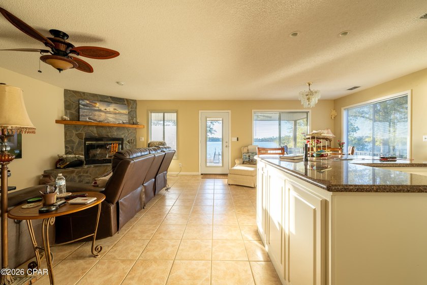 Beautiful lakefront single-family home on a full acre at the end - photo 9