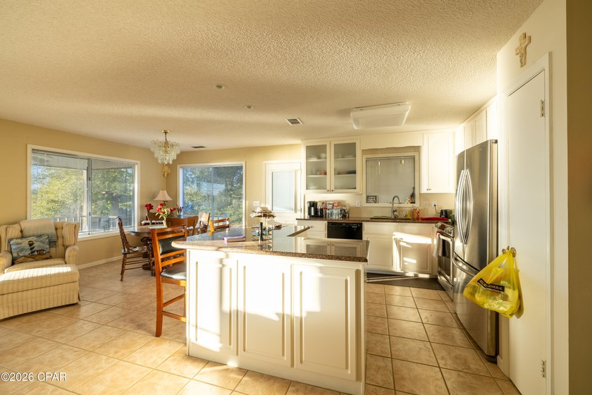 Beautiful lakefront single-family home on a full acre at the end - photo 10