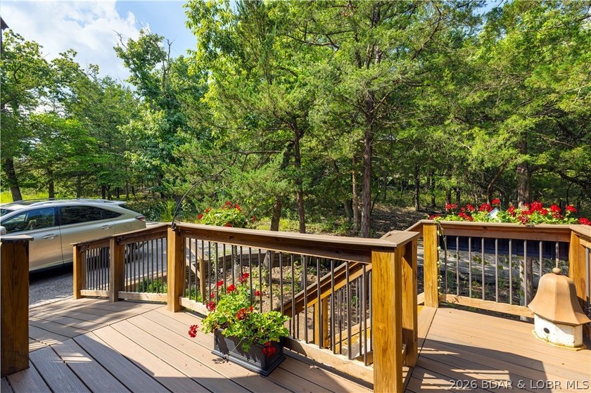 Distinctive architecture meets effortless lake living in this - photo 46