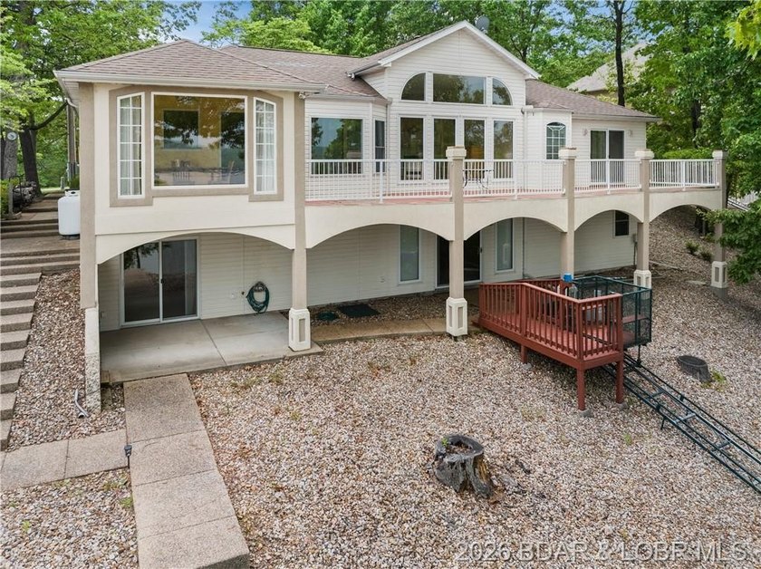Custom built Home with great Lake View. Covered Porch has Entry - photo 4
