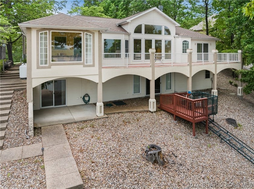 Custom built Home with great Lake View. Covered Porch has Entry - photo 5