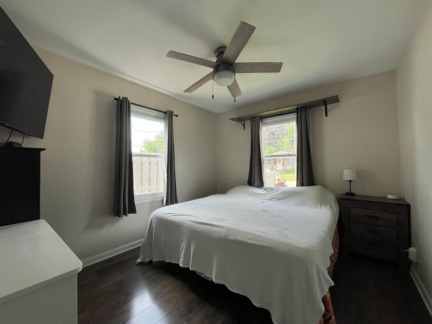 Beautifully updated and move-in ready, this charming 2 bed, 1 - photo 11