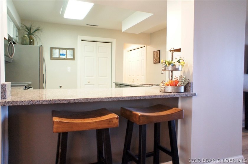 No other complex has all of the amenities as the KNOLLS. Indoor - photo 4