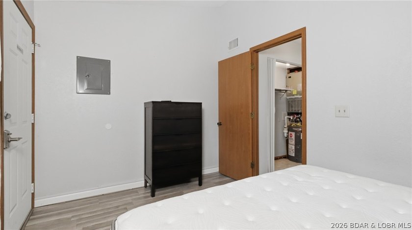 Experience effortless lake living in this turnkey 1-bedroom - photo 4