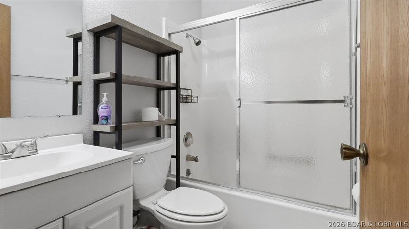 Experience effortless lake living in this turnkey 1-bedroom - photo 6