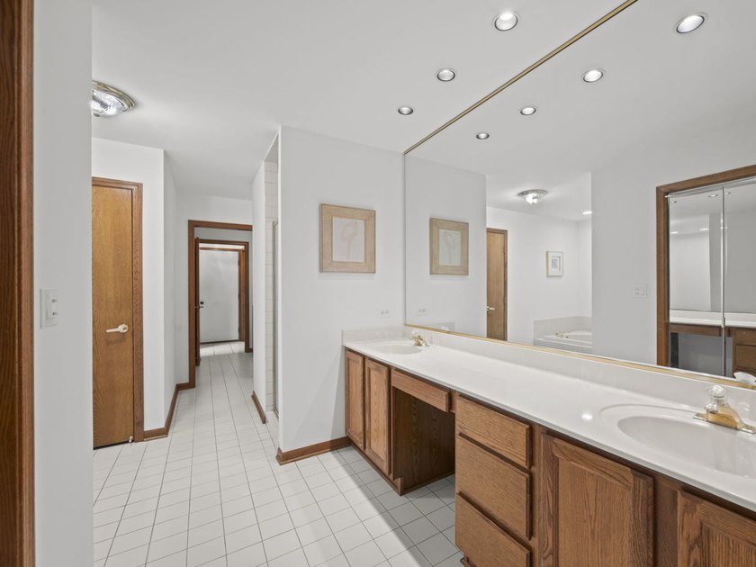 Enjoy maintenance free living in this spacious On The Park - photo 12