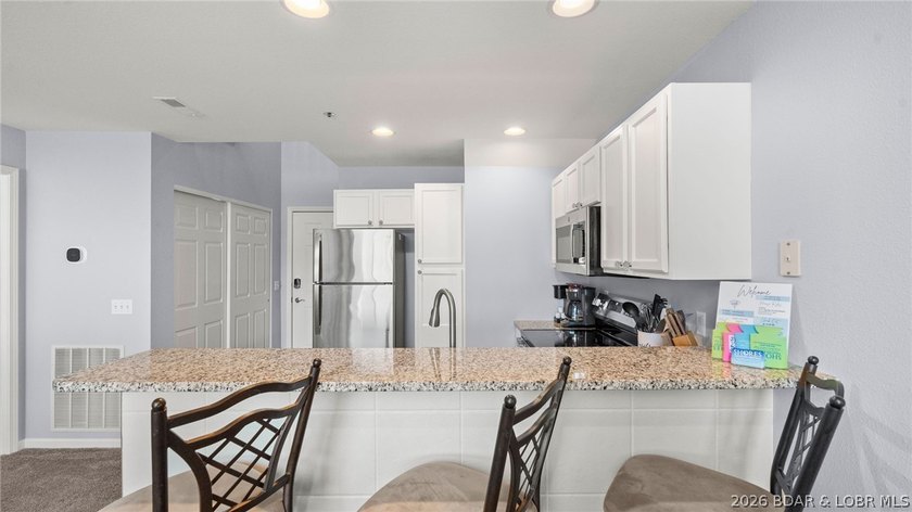 Welcome to this beautiful top-floor, turnkey condo in the heart - photo 9