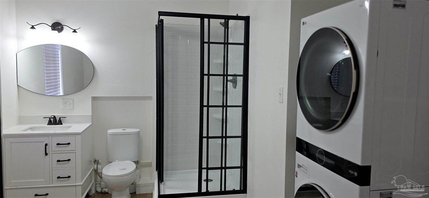 3 bedroom 2 bath house with 1 bed/1 bath apartment. New Roof - photo 7