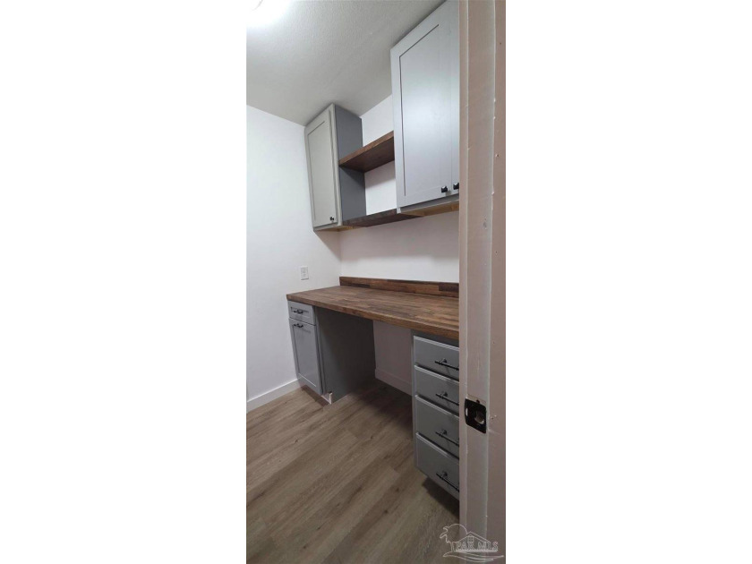 3 bedroom 2 bath house with 1 bed/1 bath apartment. New Roof - photo 9
